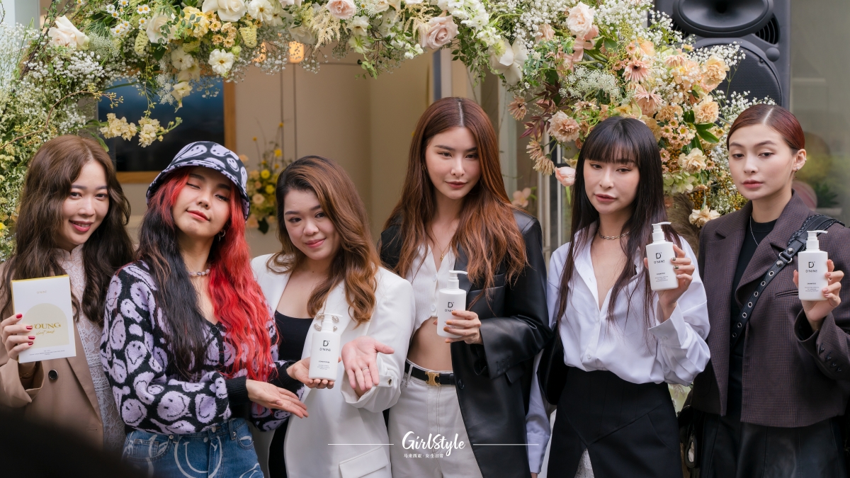 开业当天有多位本地知名网红艺人到现场支持，就连Juwei Teoh和Kittie Yiyi都特别前来打卡哦！经常出席活动的网红艺人都很注重外表打扮，尤其是气质的秀发是不可缺少的魅力点，可见D'nine的产品是非常得到认可的～