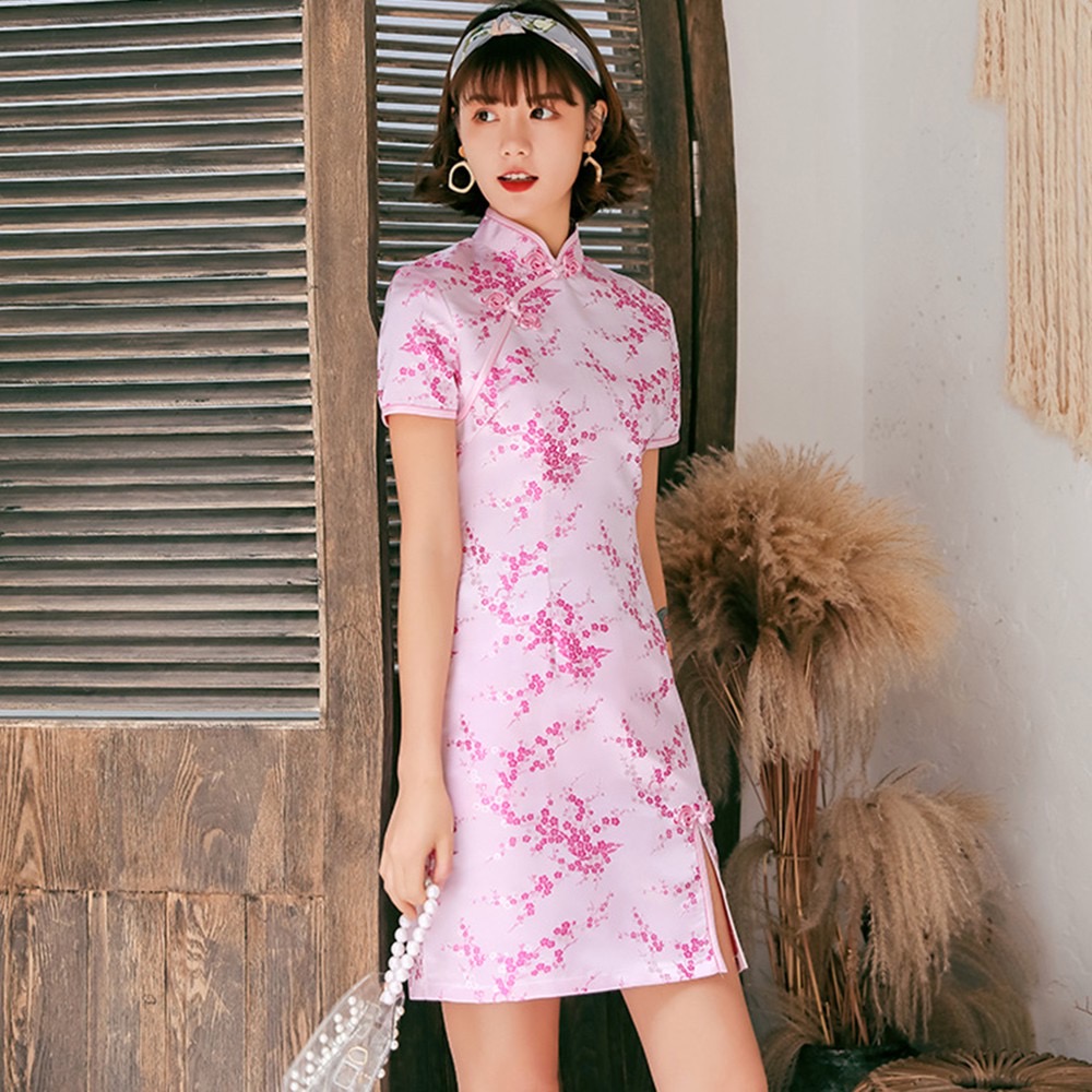 选择鲜艳的颜色肯定不会出错,像是粉色、蓝色和大红色,都是新年必入的人气款哦!