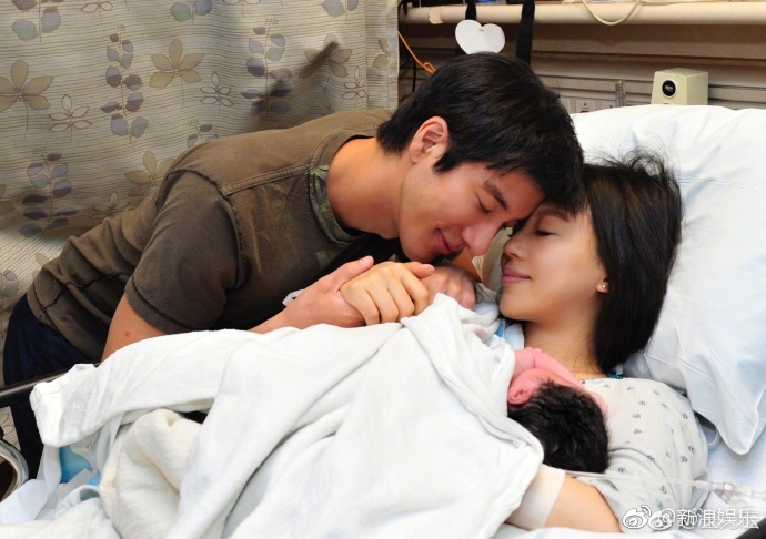 也有网民幽默声称「这个李写的东西好像 KL 吹水站每次那些某某人的文章,什么时候他们都学了我们 KL 吹水站的文章帖子」。