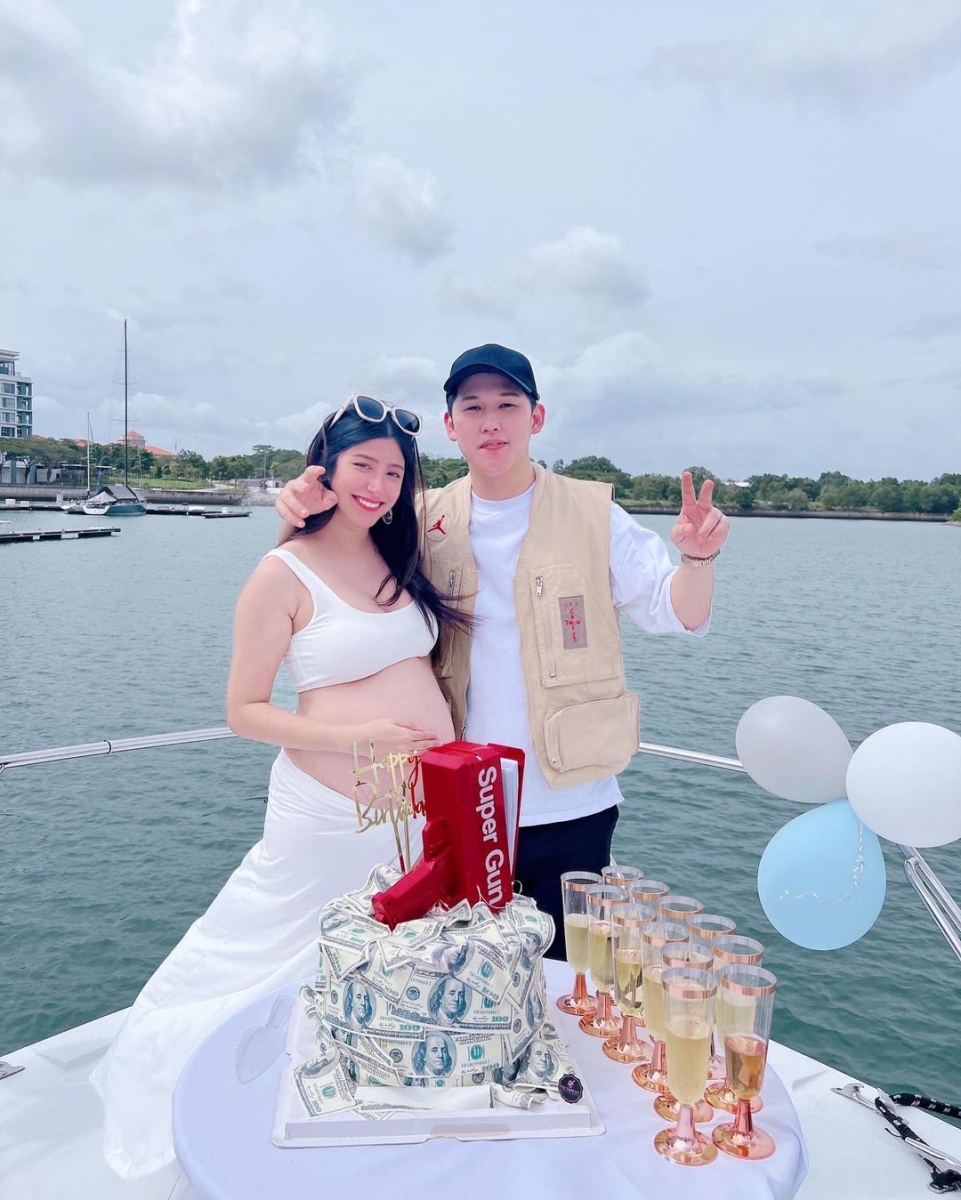 Inthira 最美孕妇写真照再次刷新了大家的印象，纷纷留言表示「太美了」「太性感了」