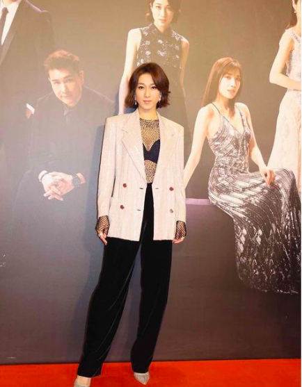 今天只要不断提醒自己,好好做回自己钟嘉欣,享受舞台