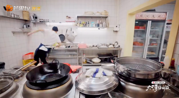 # 张智霖摔倒袁咏反应绝了