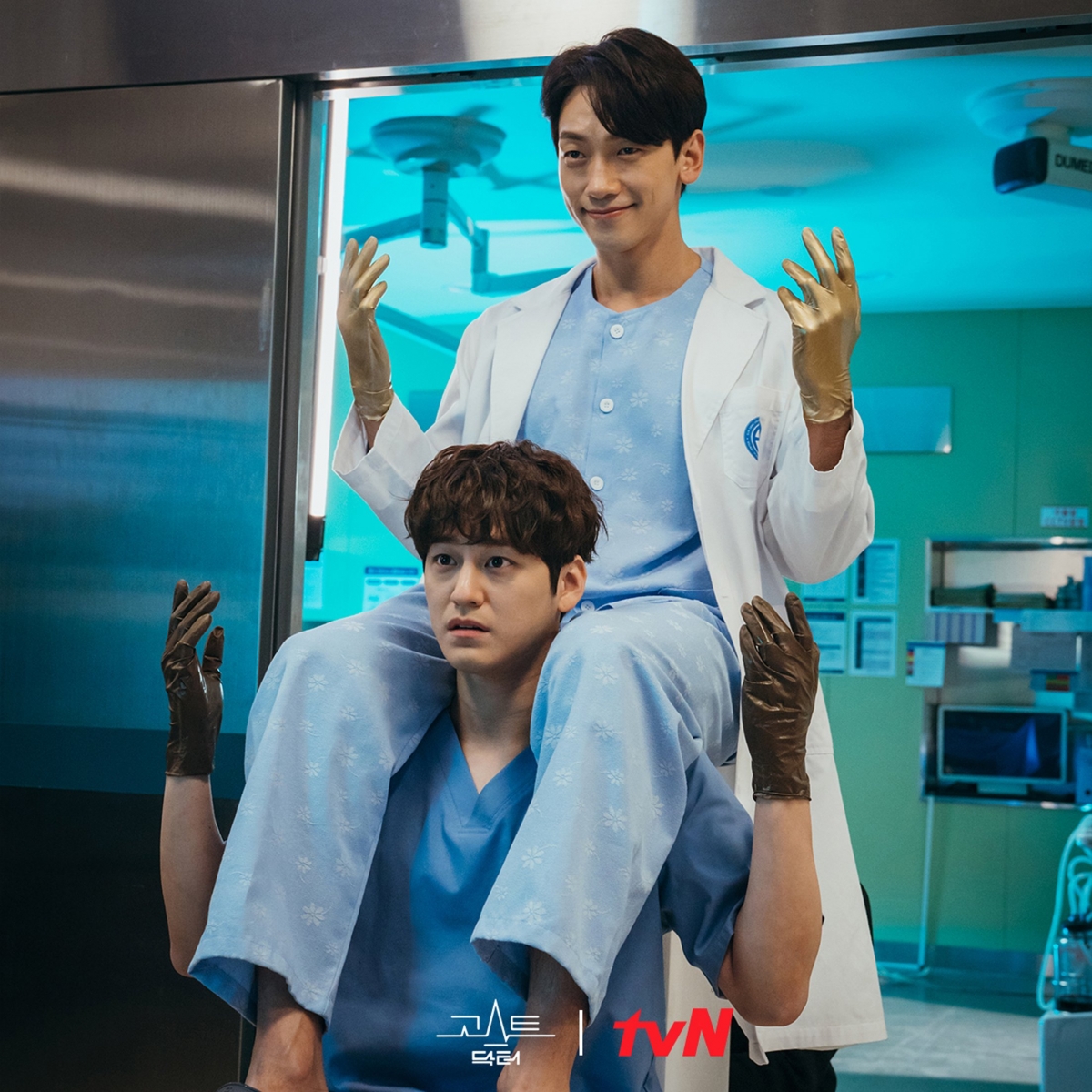 故事内容主要以「恩尚大学医院」为背景,Rain 饰演傲慢但医术高超的胸腔外科医生「车英民」,金汎则是饰演出生豪门的胸腔外科住院医生「高承卓」。车英民一直都被称作为天才医生,所有病患都能被他双手救回来!