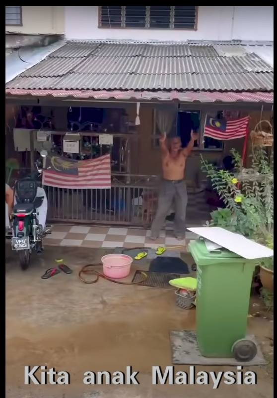 we do all this just for one reason,kita anak Malaysia