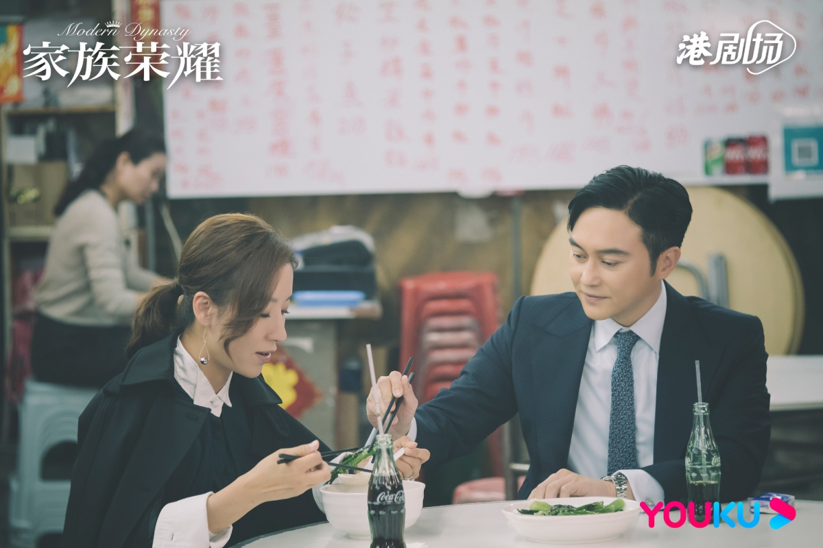 这些年来张智霖都在默默守护着杨怡,是杨怡的好朋友兼战友。在老公去世后,杨怡和张智霖也经常约出去跑步吃饭~在最新一集预告甚至还上床了?