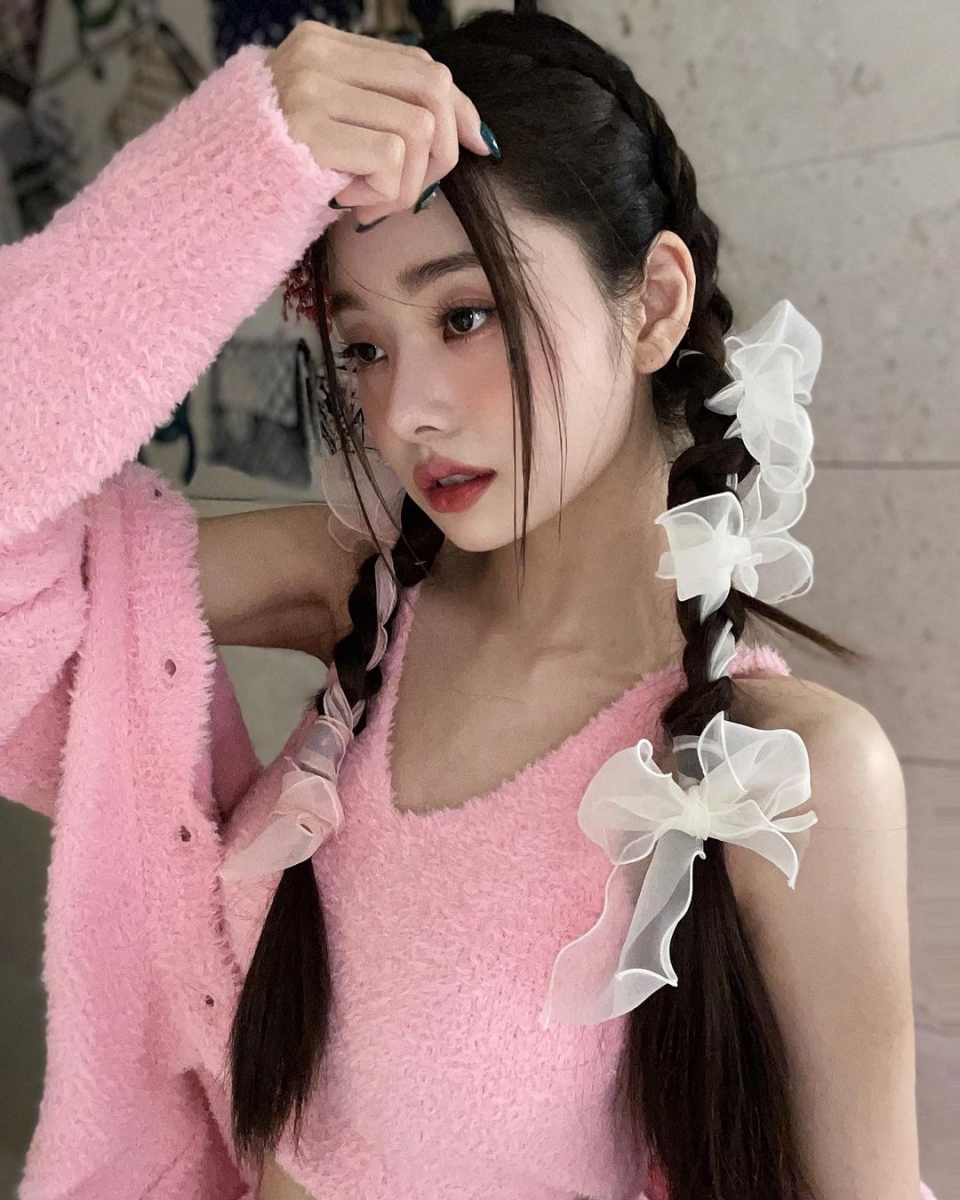 所属经纪公司也曝光了宋智雅的近况,表示自从宋智雅看到网友的恶意留言后,情绪达到极度的崩溃边缘「失去理智,我们现在不让她看留言」并宣布将暂停更新各平台状态。