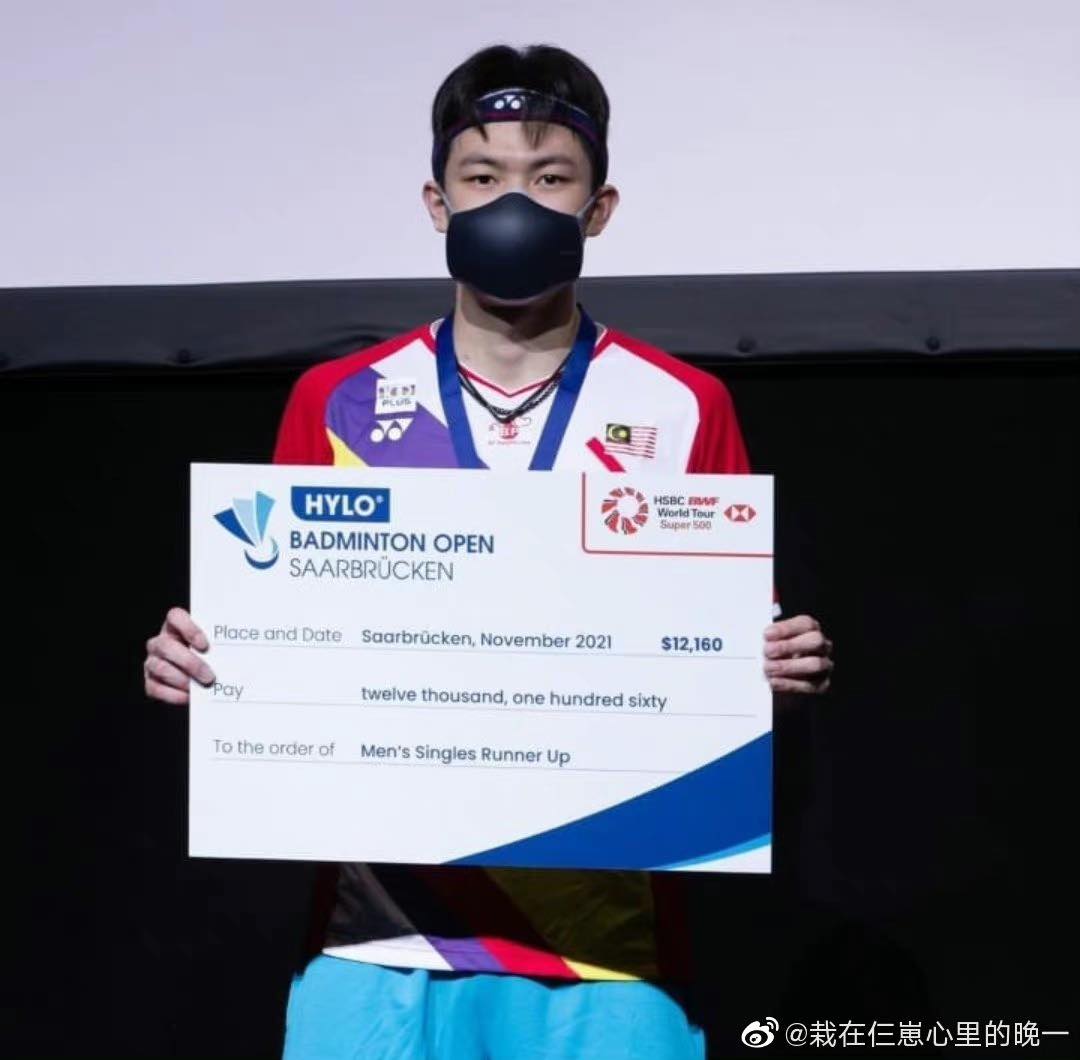 目前为止他觉得当自由人是最好的选择,他也透露曾经向大马羽球传奇李宗伟咨询过,对方无论是场内还是场外都给他最大帮助,也愿意分享他的经验给自己。