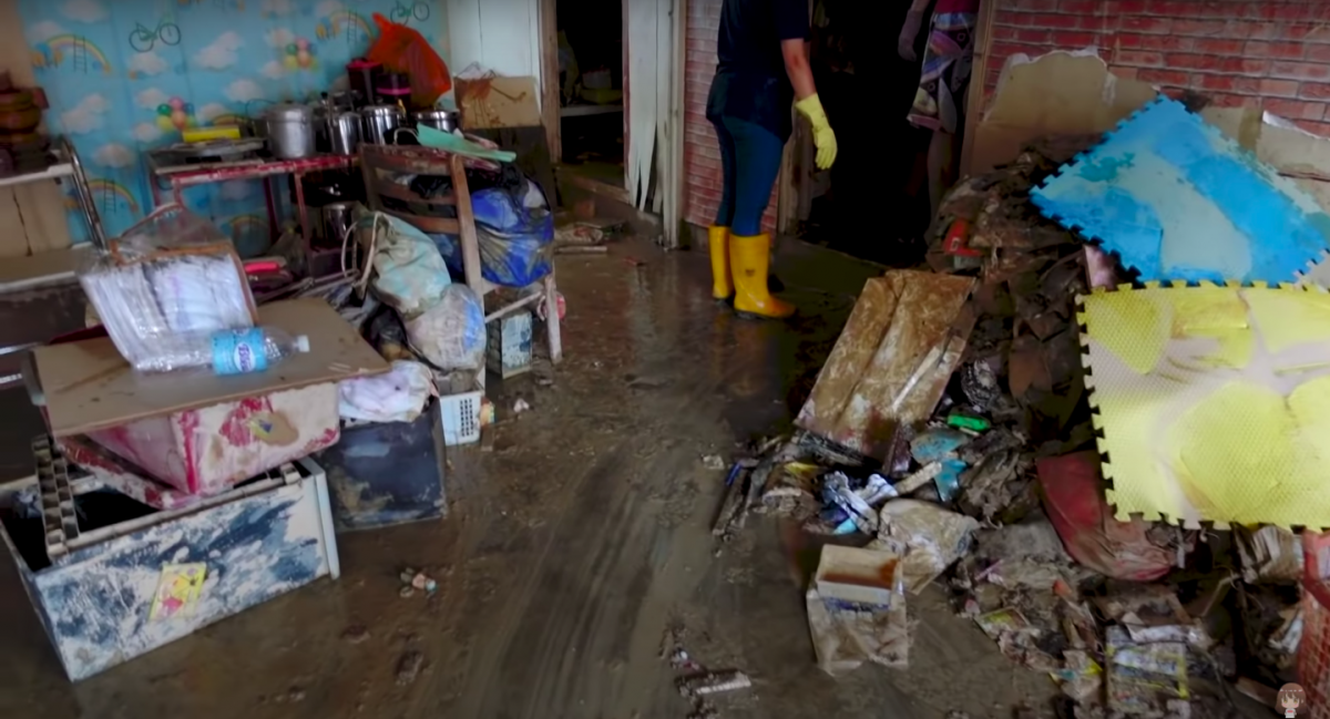 大家就会在那边进行清理工作