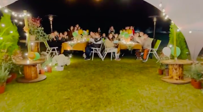 周杰伦拍完一圈的生日会场景,镜头也转向帮忙唱生日歌的亲朋好友,当然少不了昆凌啦!