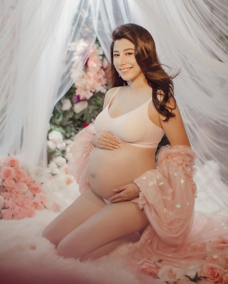 换上不同内衣库厌世拍摄出来的效果，尽显出不同风格的靓妈气质