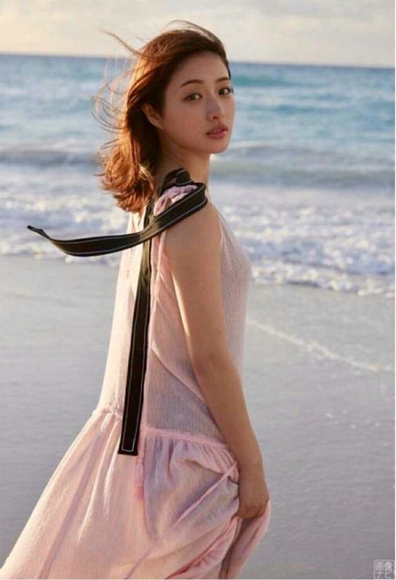 石原里美与同龄的圈外男友宣布了结婚的消息～