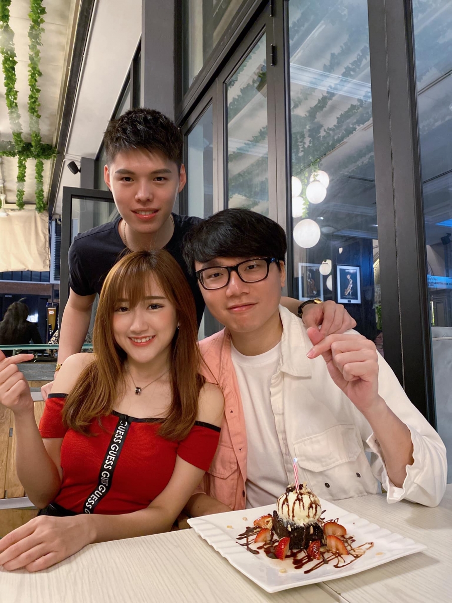 影片的最后 YBB 也哭着说 8 月她有打电话向 LSJ 道歉,LSJ 也有反过来向她道歉。
