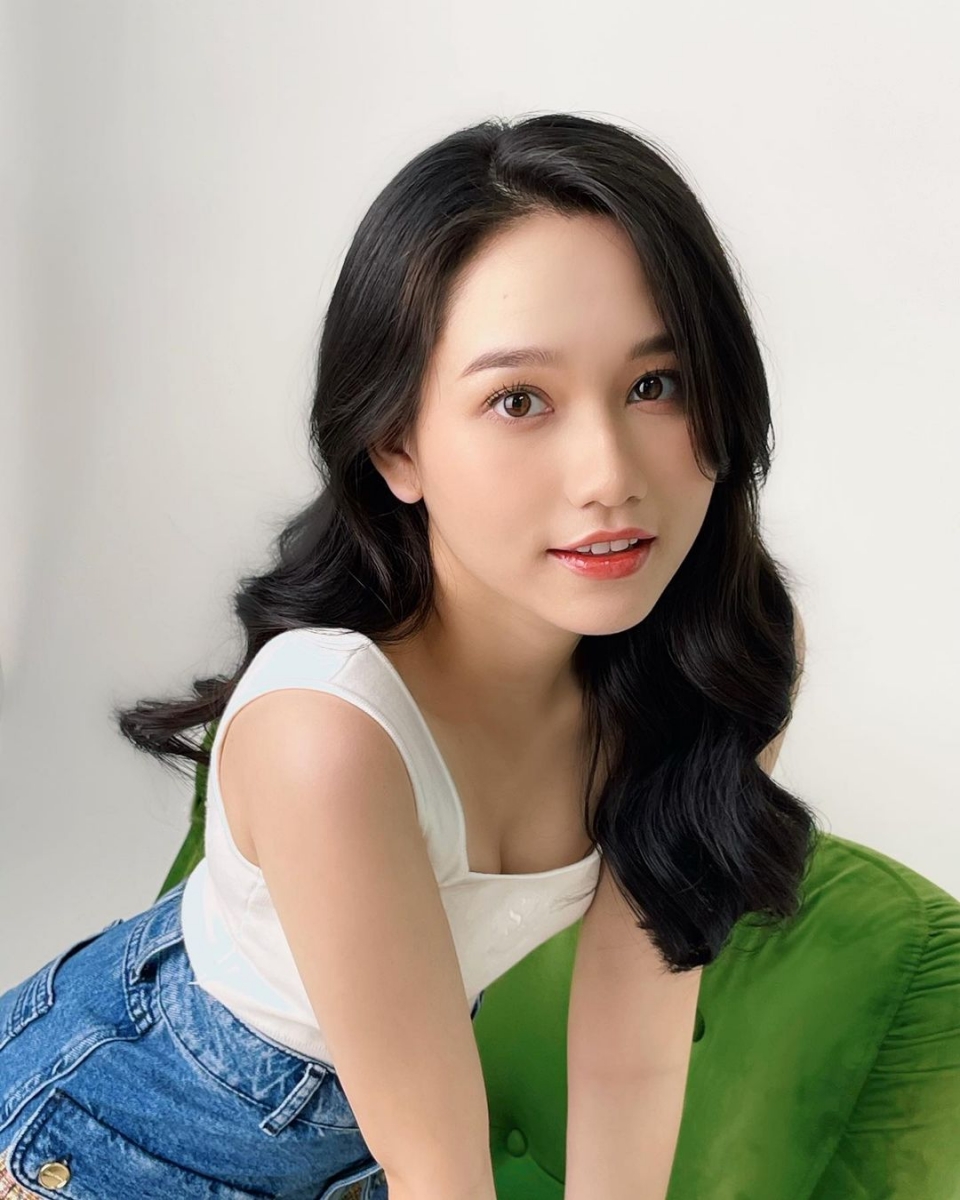 绝大部分网友看到这张撞脸女星的样子表示「一点都不像」「怎么我觉得不像」！但也有网友认为「气质和某个角度很像」。