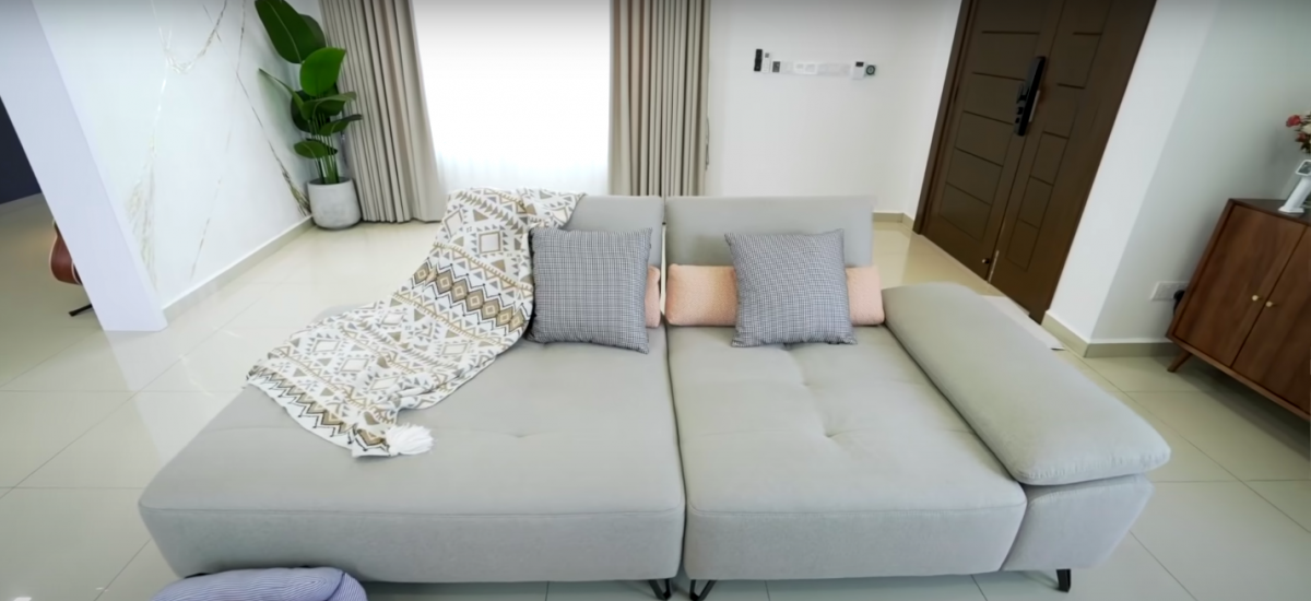 布质的沙发看起来很温馨