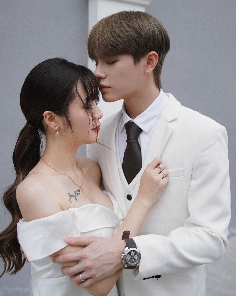 令网友最震惊的发言是「你也是我们婚姻的润滑剂,每当我和老公吵架的时候你都能很好的去解释两边的立场,你不只是男人,也是一个女人。甚至可以不穿内衣在你面前也很可以放心自在。」