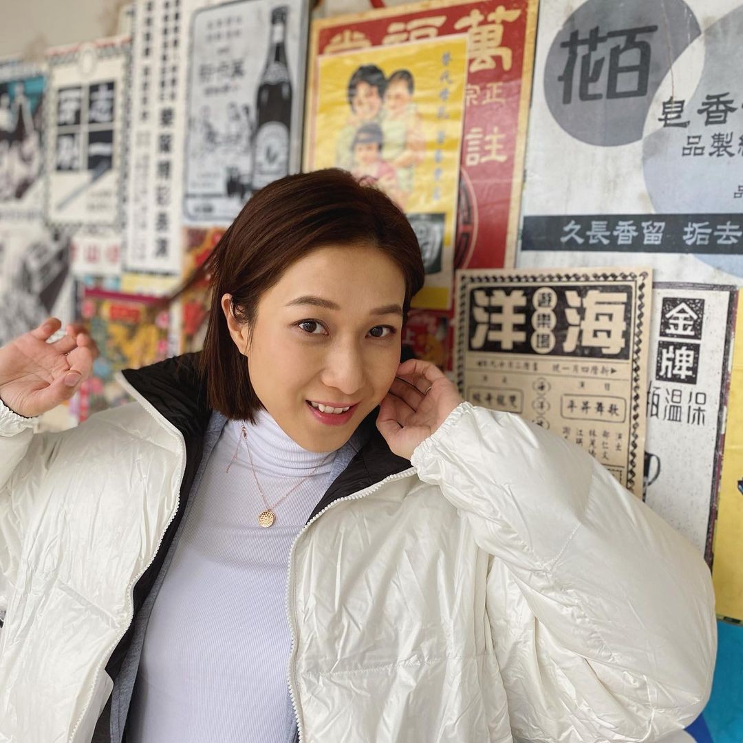 钟嘉欣又表示今次回港主因是处理私人事，收到公司邀请时曾考虑过要否出席，但见到粉丝及观众支持，知道大家想见到她，因此她也想亲身多谢大家。她说︰「继续努力吧，我可能做得不够好，所以得不到奖，所以要继续加油，或几年后、10年后会有机会。」