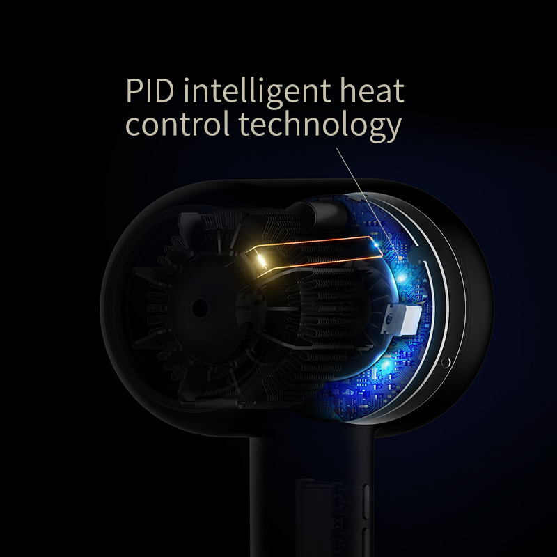 它的风速比一般的吹风机强达6倍,同时还有智能热控技术每秒测量空气温度50次,当温度过高或是过低时,它会自动调节风温度保持在95℃高温,避免让头发的水分流失,保持头发光滑有光泽。