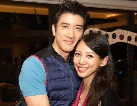 原来台面上的道歉,不是真心的道歉,只是用来暂时平息舆论和让她愿意点到为止、既往不咎的手段。