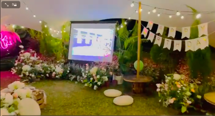 视频的开头虽然不见人影,却可看到生日会布置现场相当豪华,以波西米亚的帐篷主题打造