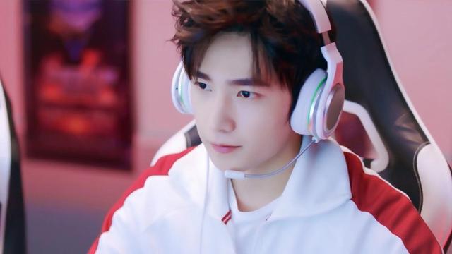 因此,这次由他饰演「电竞大神」的角色,让观众们都表示十分期待他的表现!