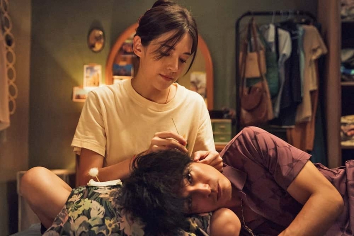 粉丝们隔着荧幕都能感受到他们夫妻两人的甜甜蜜蜜~