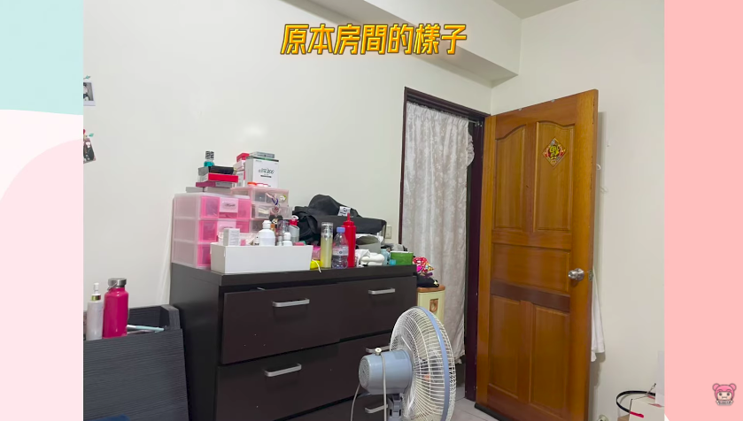主要是房间的东西太多,加上没有好好整理,显得很凌乱。