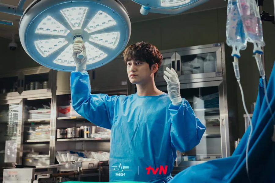 还想知道更多的故事发展,那就赶快守着《Ghost Doctor》的最新放送吧!这种喜剧也最让人解压了还非常适合配饭吃,就连怕看鬼戏的朋友们也可以放心大胆的看这部搞笑鬼剧!