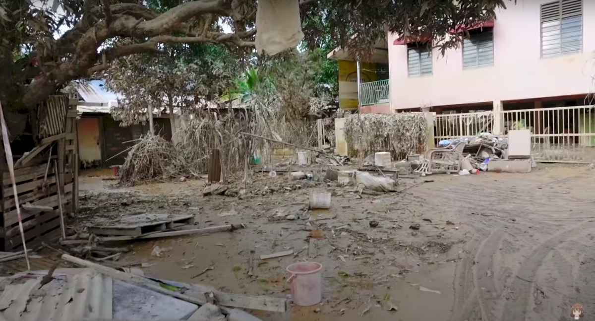 变成“黄泥水路”