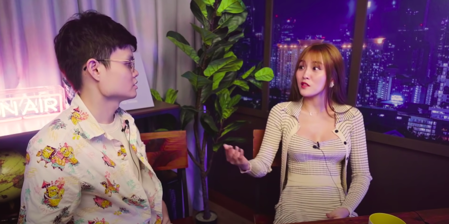 当她看到很多有不同同胞的老人家,因为水灾被困时,感到非常悲痛和伤心