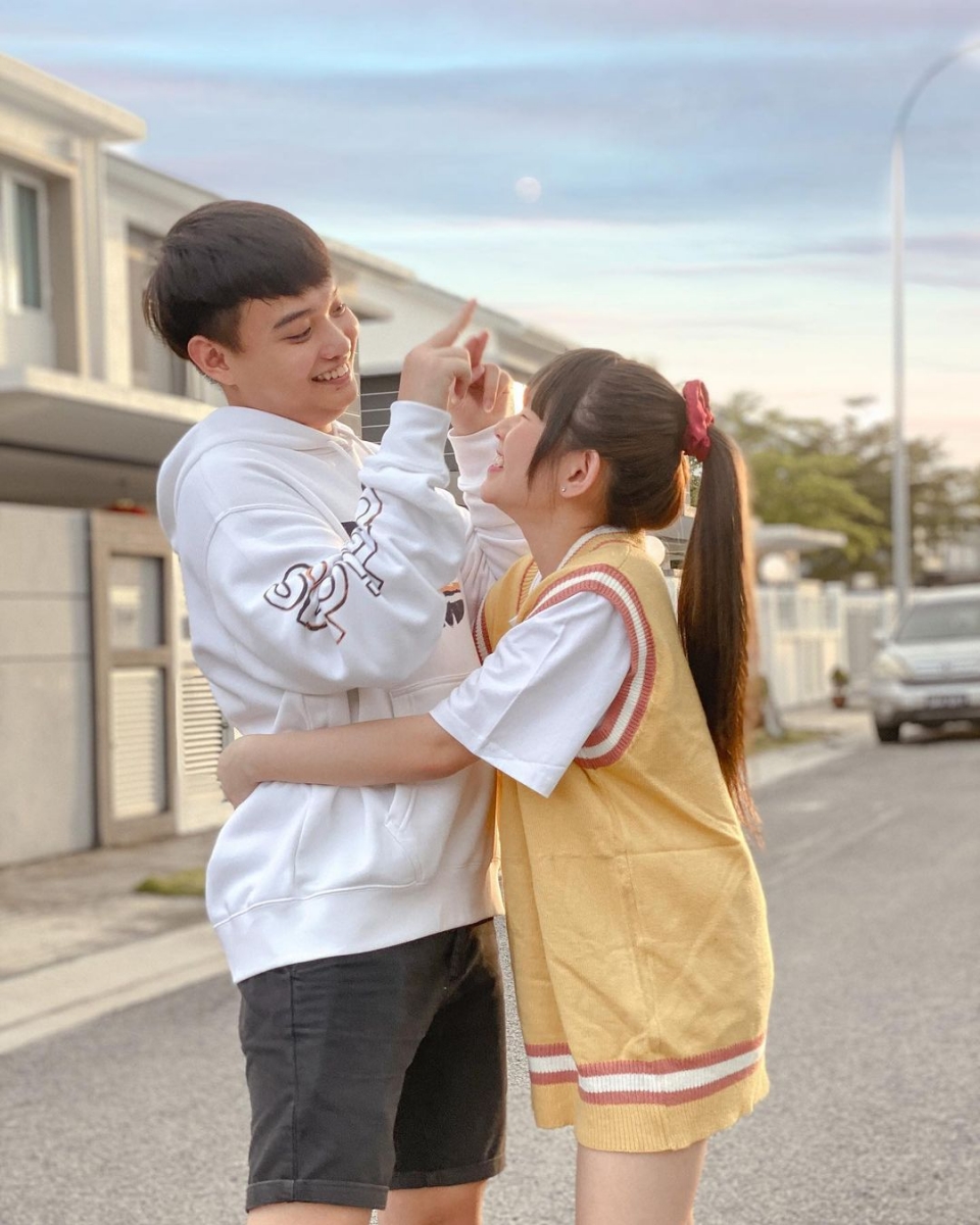 FINDY(小粉底)和吴先生是许多00后关注的小情侣