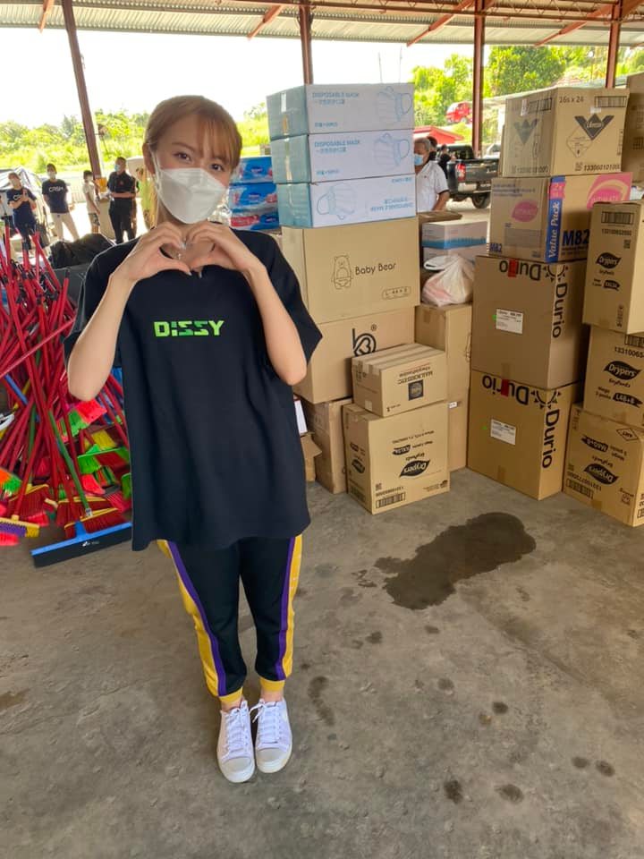 很多体力活她也不能去做,所以她基本上是负责在找资源的人。