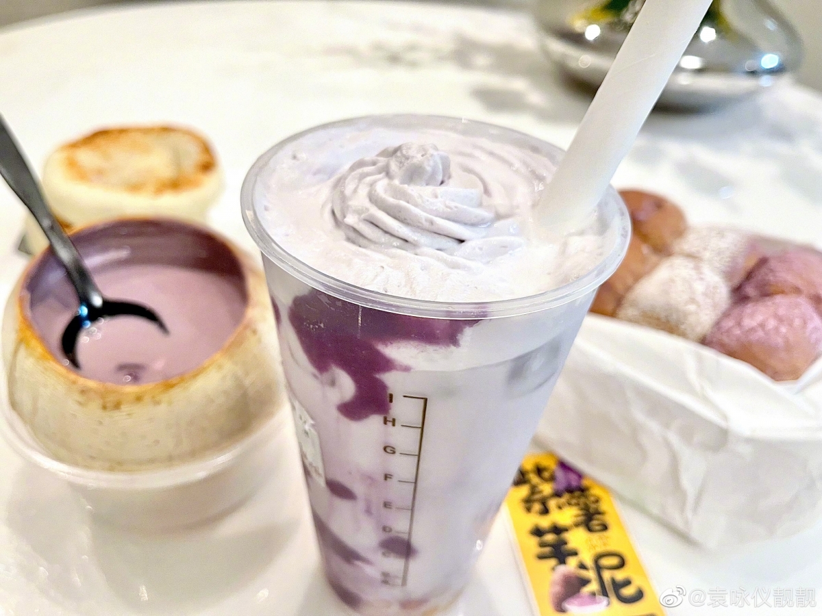 这杯「紫薯芋泥」乍看之下很普通，但随后袁咏仪附上和老公的聊天记录，才晓得为何这张照片会让全世界的少女陷入疯狂。