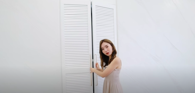 乍看之下会以为是什么橱柜门，其实里头蕴藏着玄机哦～