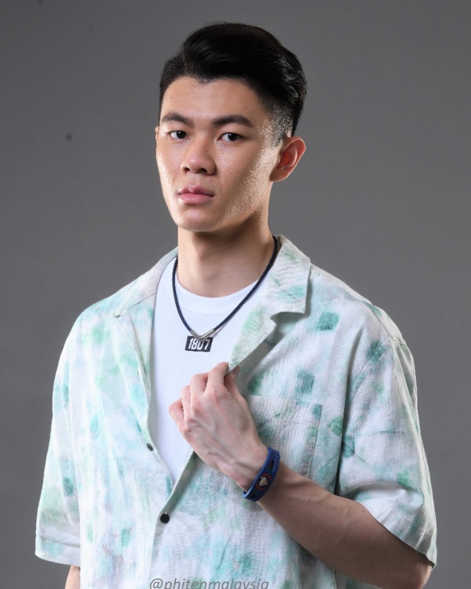 世界排名第 7 李梓嘉应该要获得 RM 1 万令吉薪水~但李梓嘉当时报出的数目只有 8 千令吉，难道国羽为了开源节流而减薪？