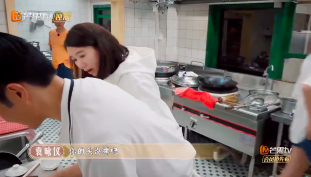 袁咏仪见到老公的第一句话「有没有事，怎么会跌倒~头有没有撞伤」？