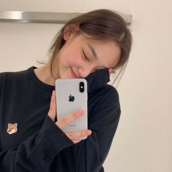 如果已经和对象互相了解了一段时间,但却还没见过彼此或正式的约会,那就必须得暗示对方一起见面!要知道聊天和实际行动还是有差的,想要真正看出对方是否认真想和你交往,必须出来见一面看他的行动。