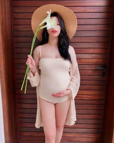 网友们也留言祝福,母女平平安安,生产顺利