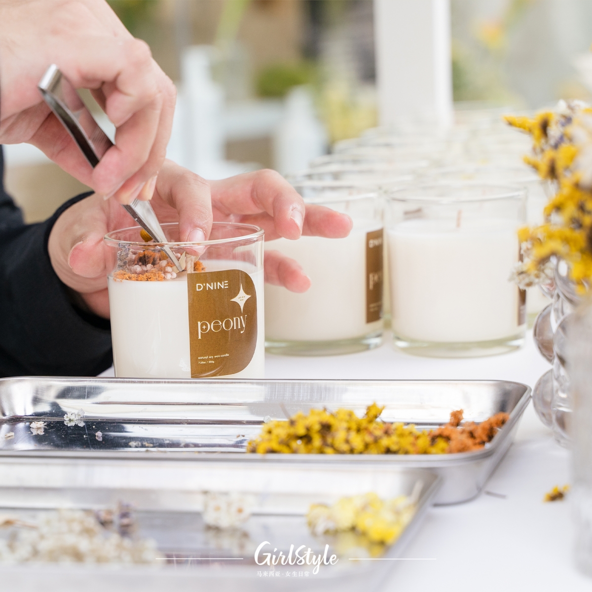 D'nine也为大家准备了独特好看的INS风香薰蜡烛，能够自己选择喜欢的干花设计出专属的香薰蜡烛。