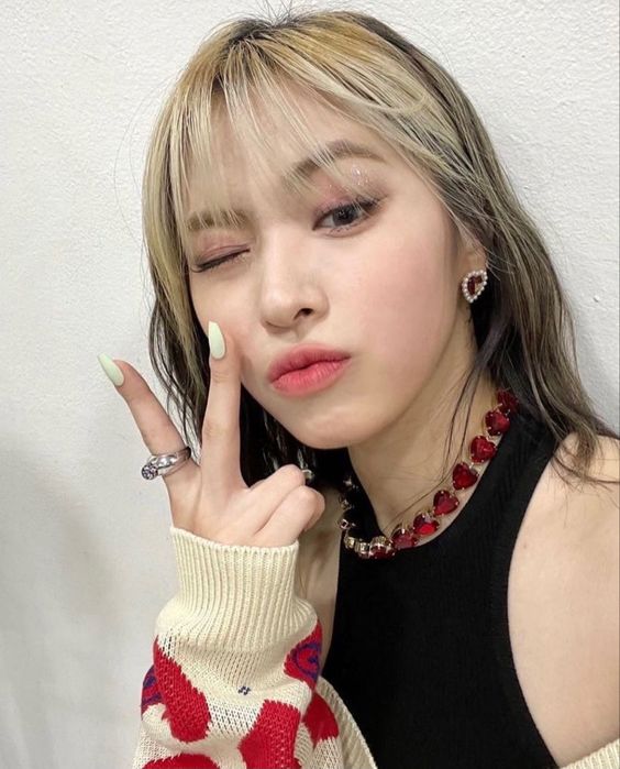 同一种动作也可以试着搭配上不同的表情