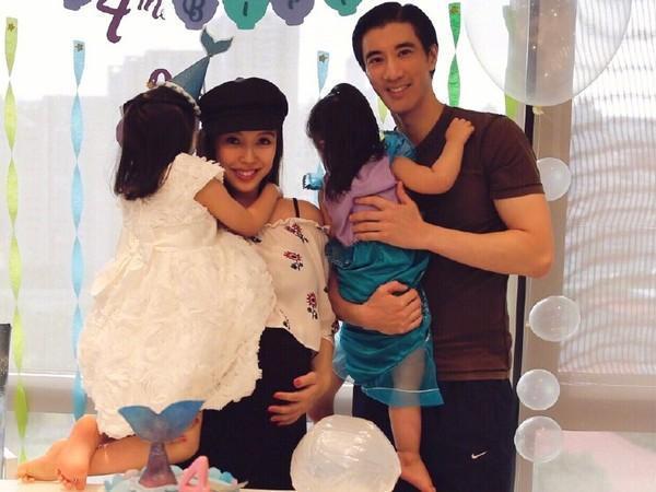 王力宏来探望孩子要求前期拆掉家中的监视器,李靓蕾为了保护自己和孩子的安全坚决不妥协,王力宏就带 3 名男子硬硬要闯进来。。。