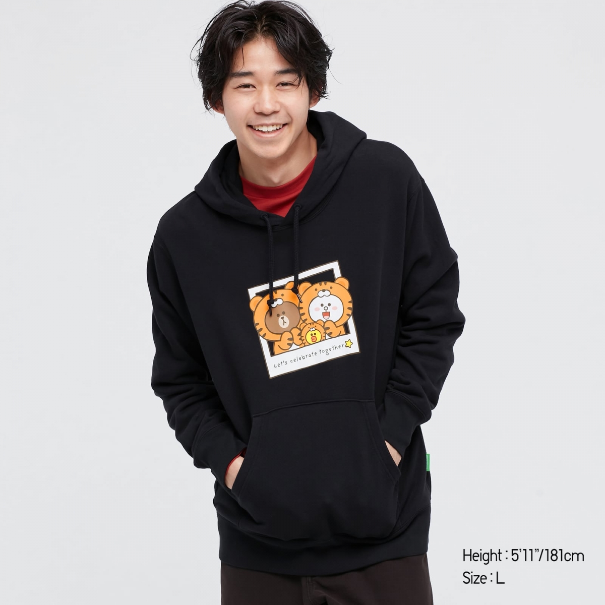 最后想要介绍这款黑色打底的卫衣~熊大、兔兔和莎莉纷纷换上虎年套装来拜年啦！