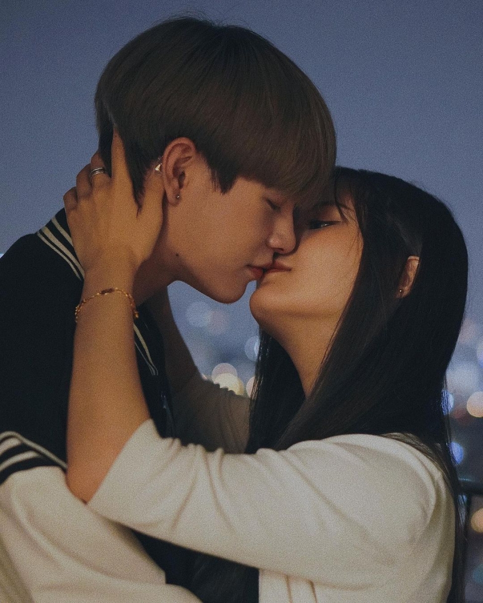 字里行间都是对老婆和孩子的不舍,得知JingEn确诊后便控制不住地感到空虚和悲伤。