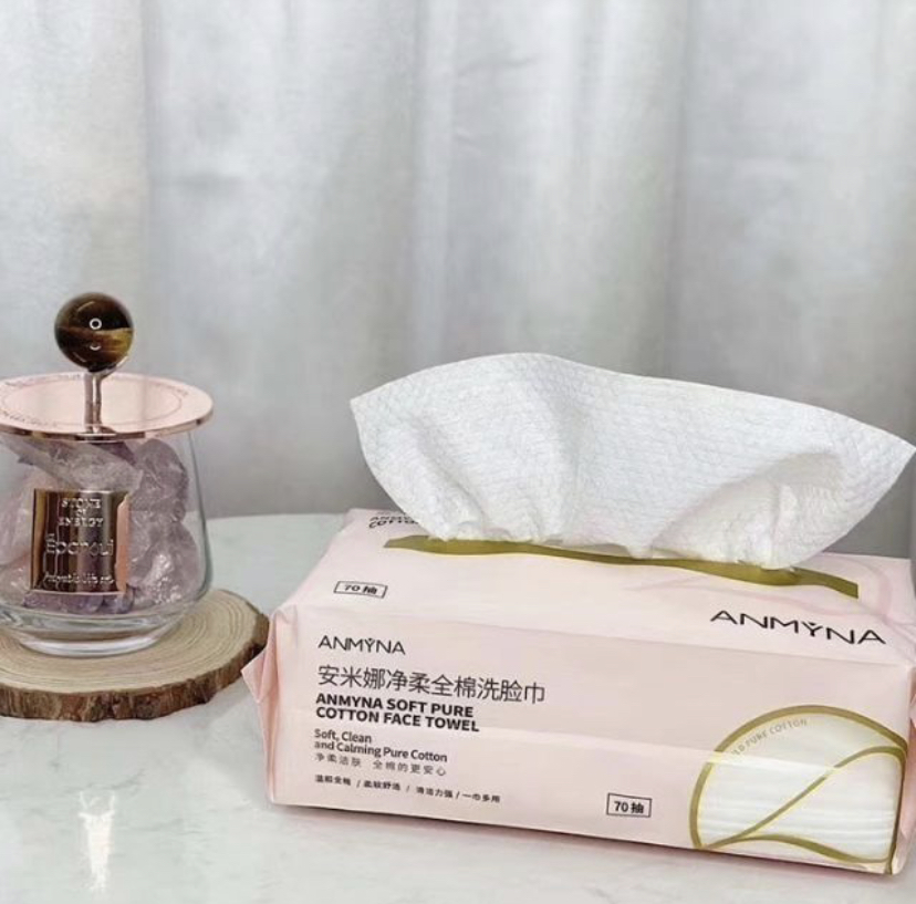 温和柔软的全棉洗脸巾适合敏感肌,洁净脸后可以用来搽拭以为,还能用来湿敷、卸妆、卸甲巾等。