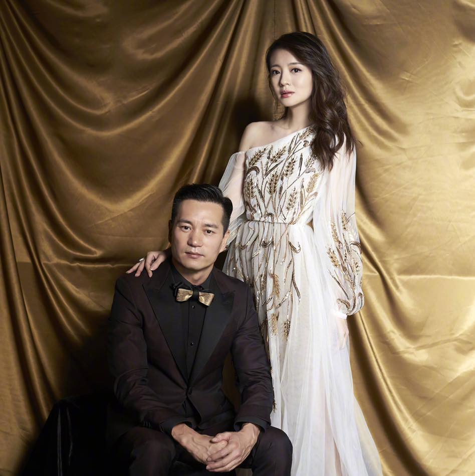 根据台媒报道,安以轩老公涉及洗米华案遭到抓捕。澳门警方在他的办公司搜集了超多的犯罪证据以及四百多万港币等,以非法赌博、洗黑钱罪名正式起诉他。