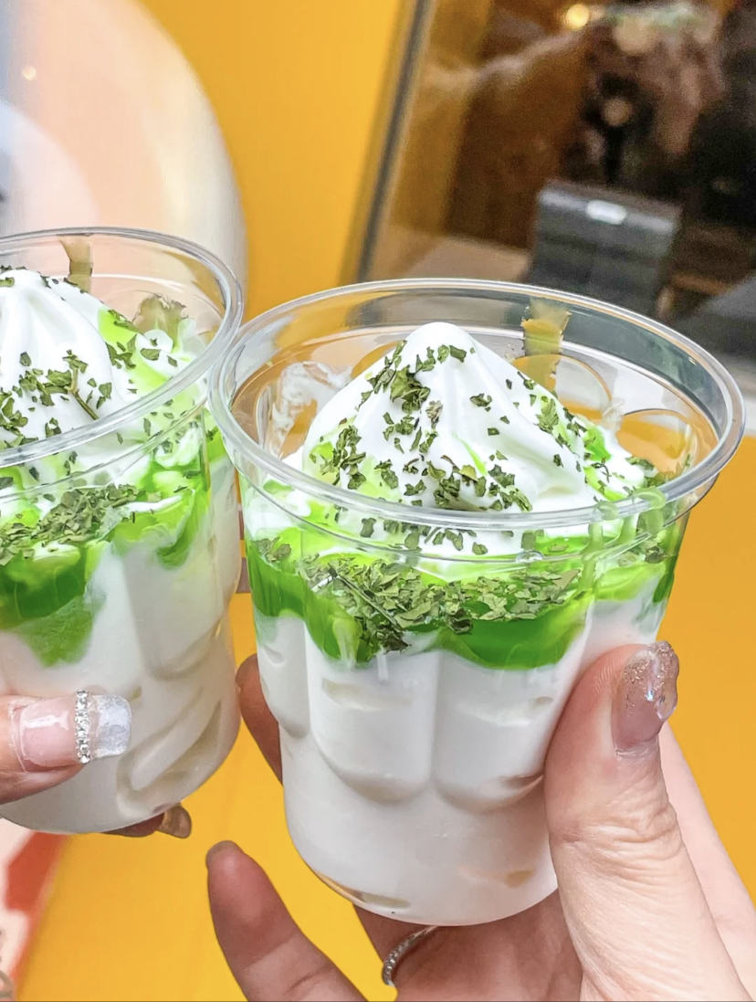MCD新品正是奇奇怪怪的香菜口味Sundae,对于香菜星人来说肯定想尝试一口,对于不吃香菜的朋友们来说绝对是黑暗料理!