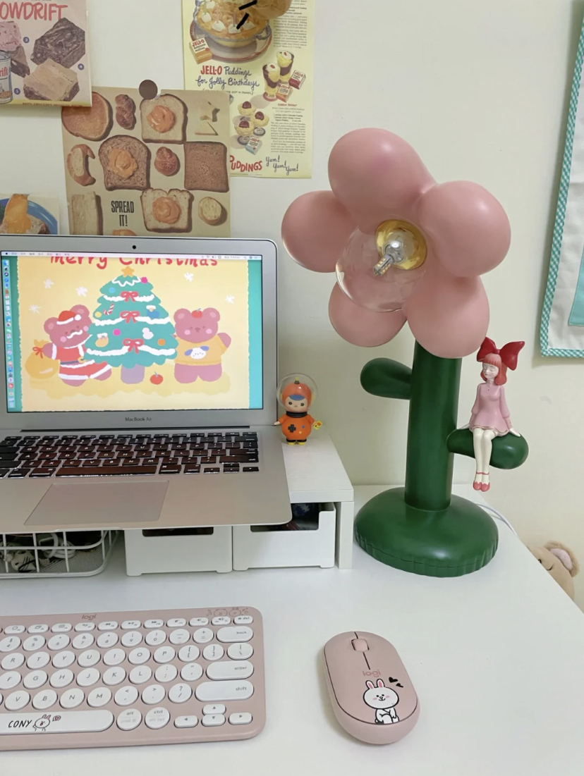 可可爱爱的粉红色花朵设计,开花后里面有个小灯泡!