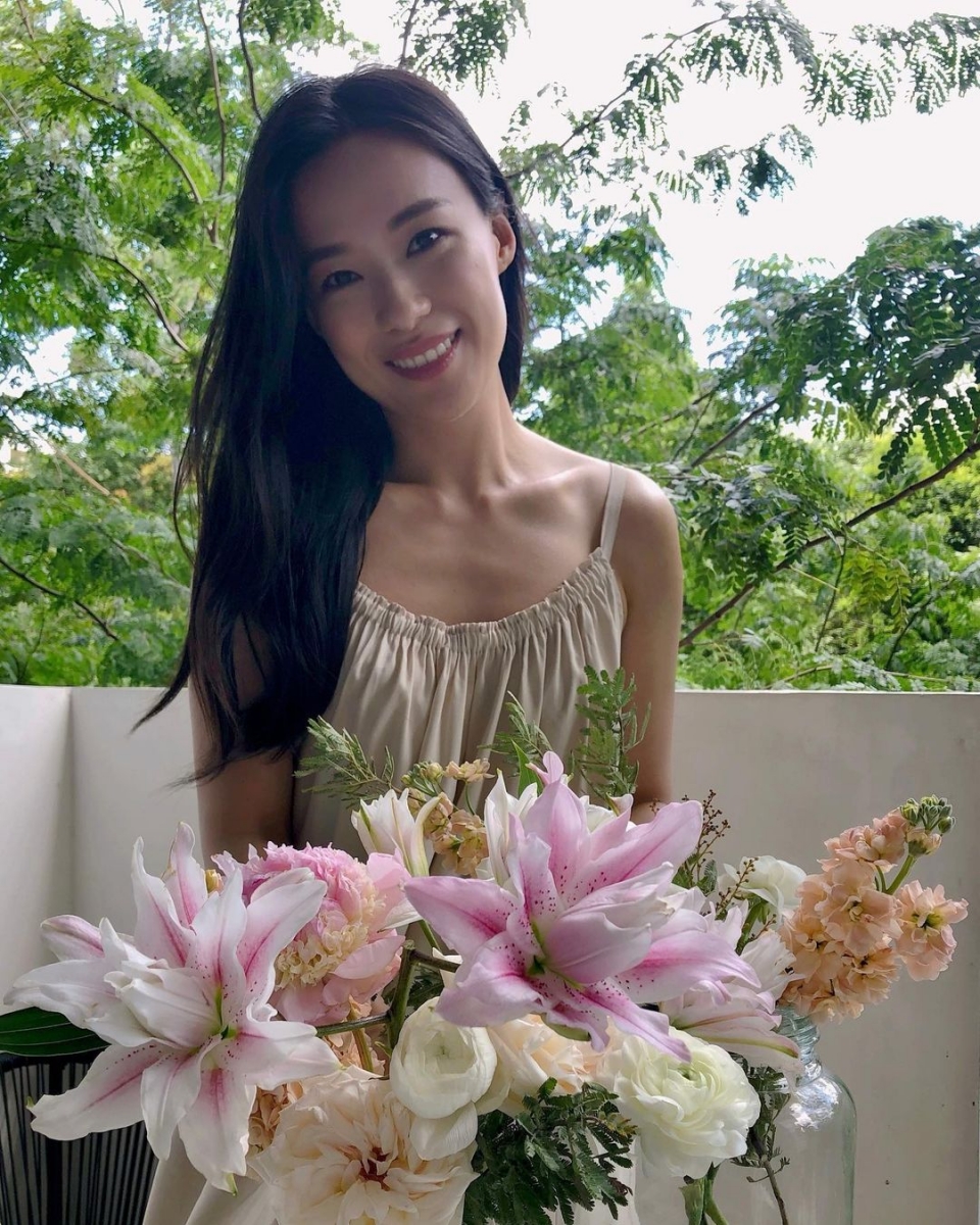 受访最后林慧玲也不忘甜蜜喊话「感谢你出现在我生命里」，有一种幸福叫做对的时间遇上对的人，祝愿一姐和未婚夫可以白头偕老共此生。