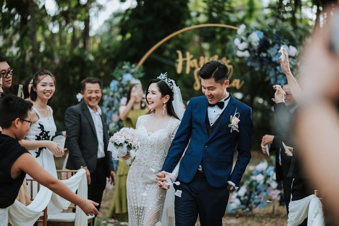 「2月9日的今天是我们的结婚2周年日，感谢有你的陪伴 你就是我最大的辛福，永远爱你老婆」。