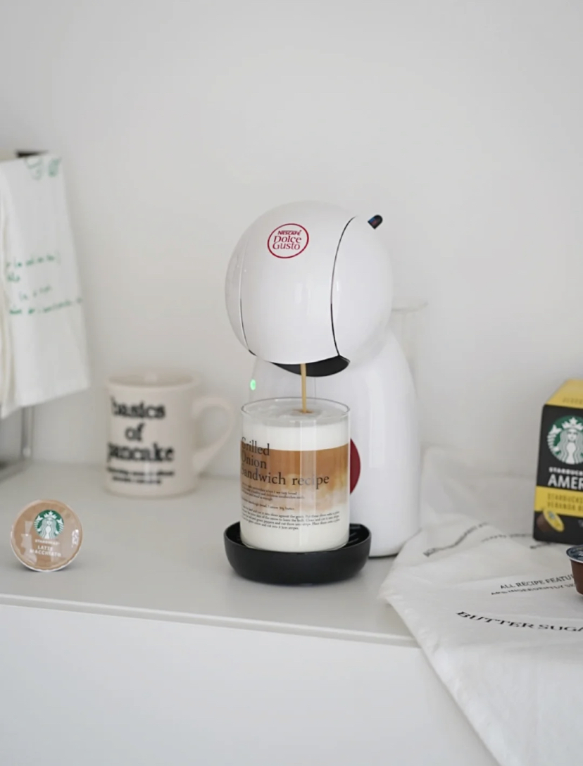 懒惰自己冲泡可以入手一款胶囊咖啡机,方便又实用不但颜值高还容易操作哦!