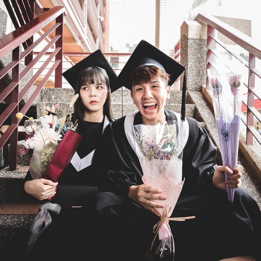 常勇当年 13 岁就认识舒森到了 18 岁才积极展开追求。回忆起追求的画面，原来常勇曾被舒森拒绝了 2 次，直到第 3 次才牵手成功